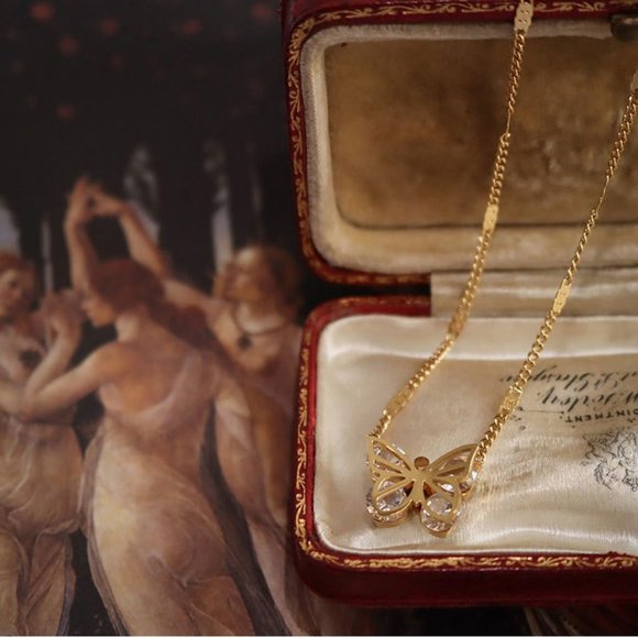 NEW 18K Gold Plated Diamond Butterfly Necklace - Picture 4 of 8